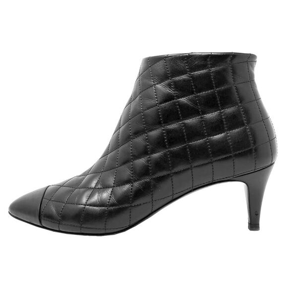 Chanel Black Quilted Leather Cap Toe Ankle Boots Size 38 EU Fall Boots - Picture 1 of 10